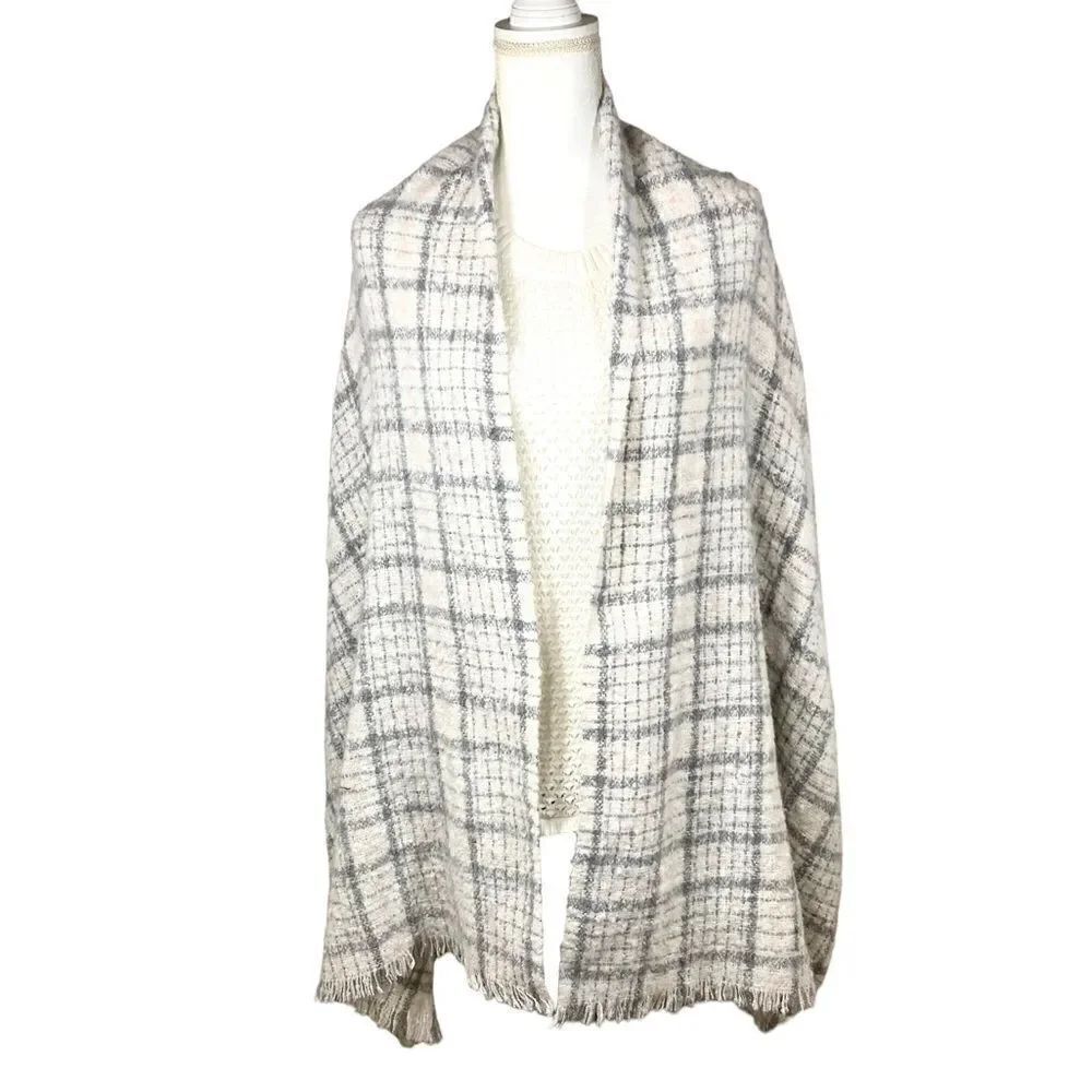 Steve Madden White Gray Pink Soft Plaid Blanket Wrap Scarf One Size